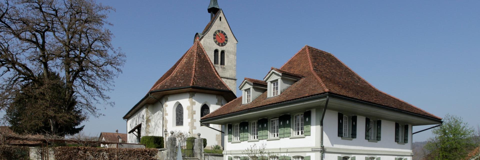 Gemeindehaus und Kirche